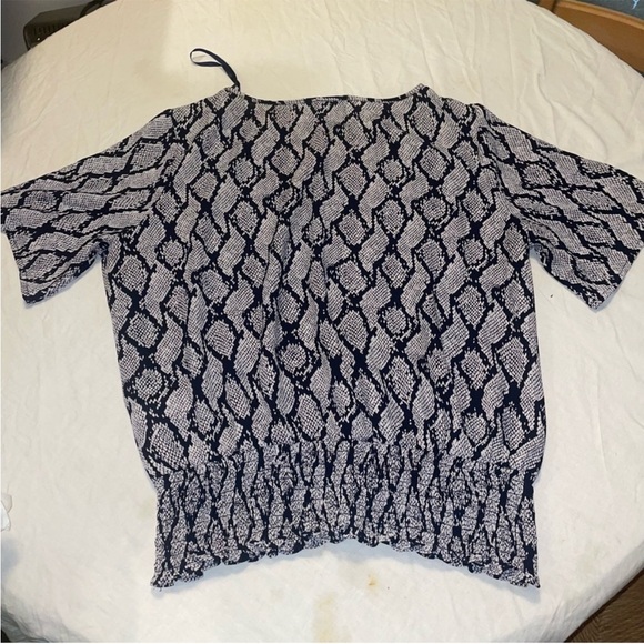 Michael Kors Snake print black and White Blouse - Picture 3 of 3